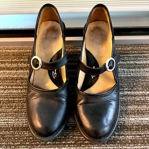 John Fluevog Miss July Pinup in good condition. Black size 6.5.